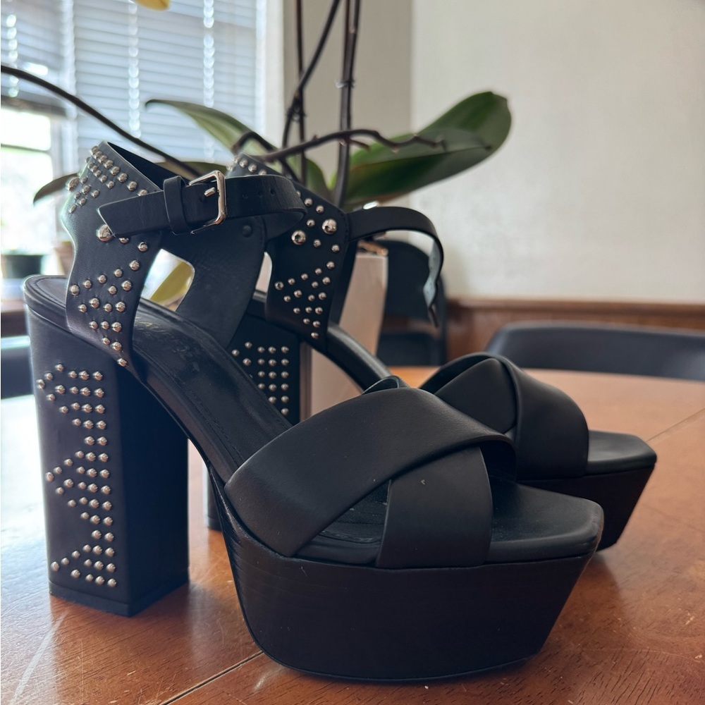 YSL FARRAH STUDDED CALFSKIN LEATHER PLATFORM SANDALS Size 37 - Picture 2 of 11